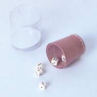 Leather dice cup nat. 5cm+6 cubes, 1set